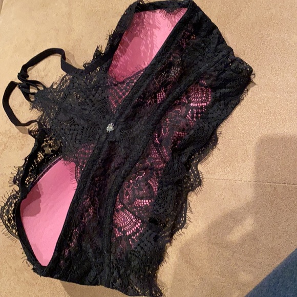 LIKENEW gorgeous black highneck bralette VSPINK - Picture 5 of 5